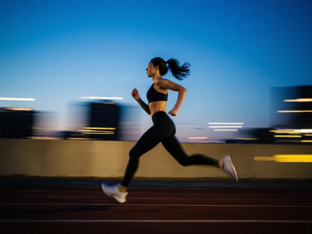 Athlete wearing the Velocity Run Set